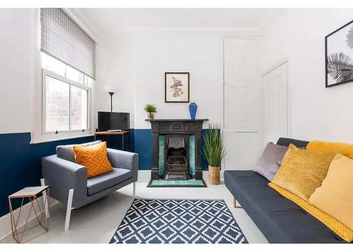 Bright & Beautiful Period Property - Pass The Keys