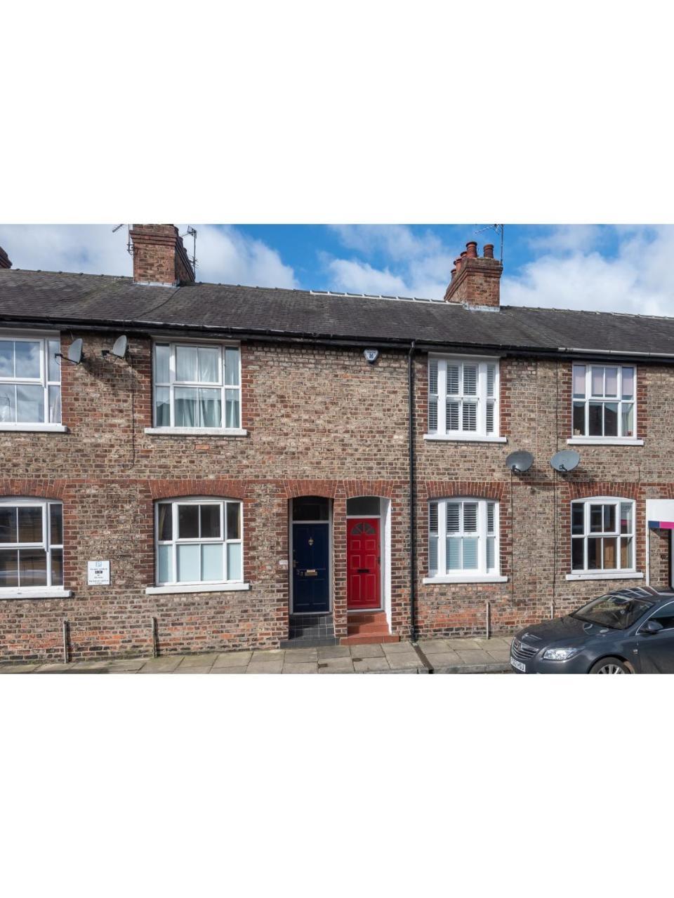 Bright & Beautiful Period - Pass The Keys Apartment
